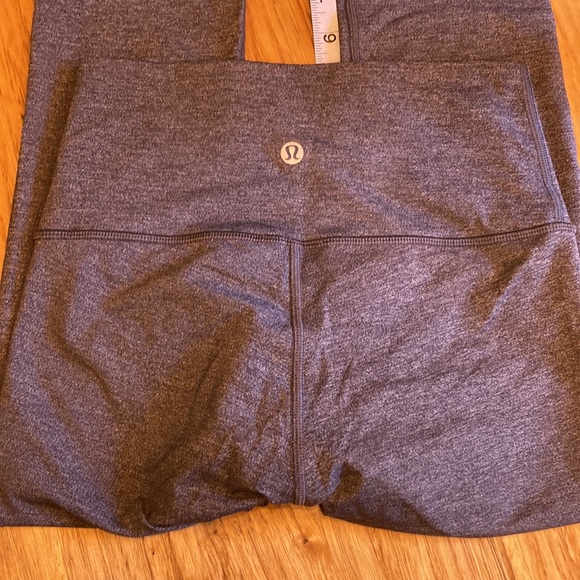 LuLuLemon, Silky, Wunder Under, Worn Twice!, Heather Grey, Sz. 4 - Picture 4 of 4